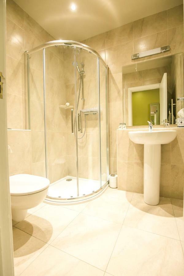 Mc Kevitts Village Hotel Карлингфорд Экстерьер фото